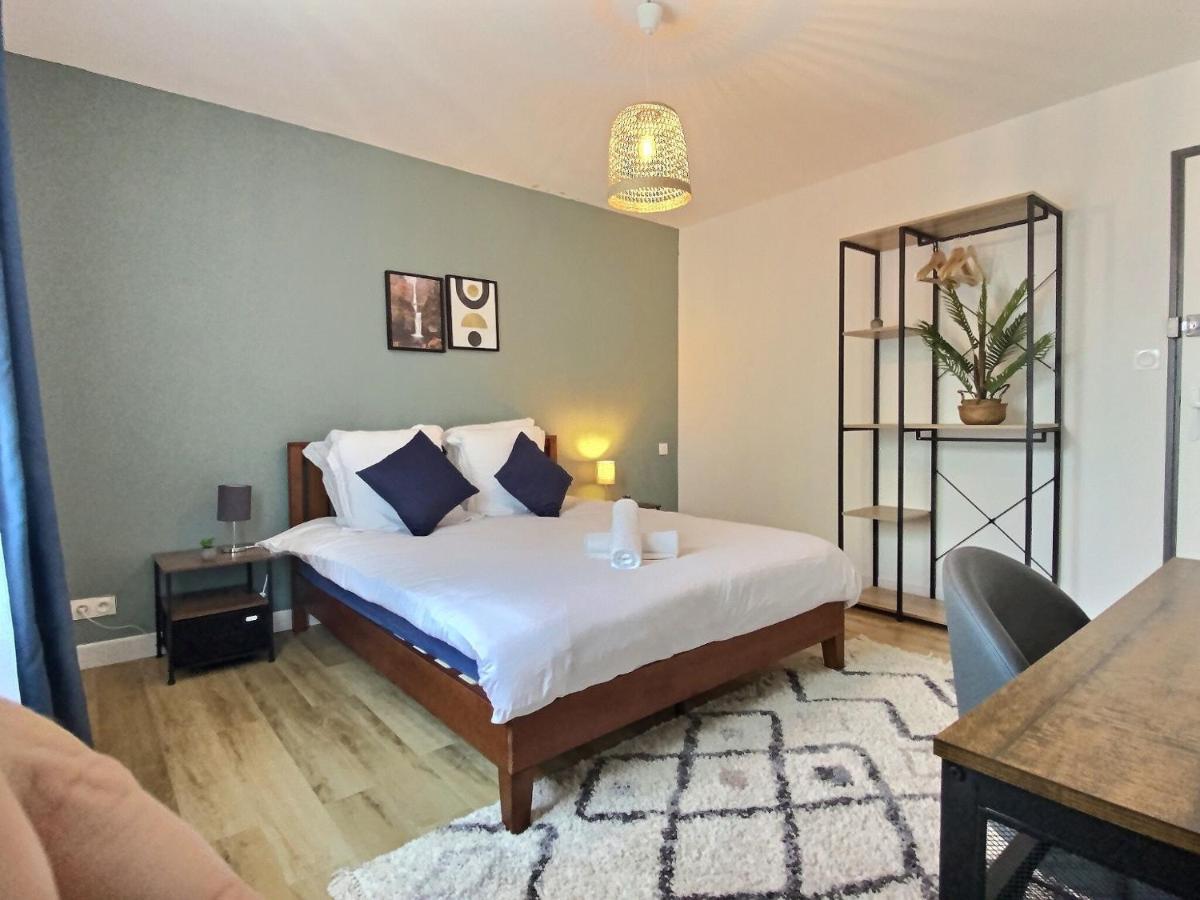 Hébergement de vacances Superbe * Maison Moderne * Proche Centre * Parking Prive *